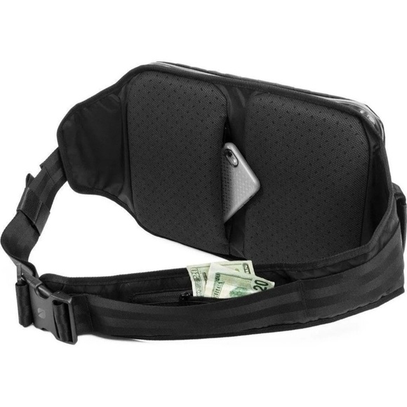 *Rare* Incase Diamond Wire Sling Shoulder Bag Black - Picture 3 of 3